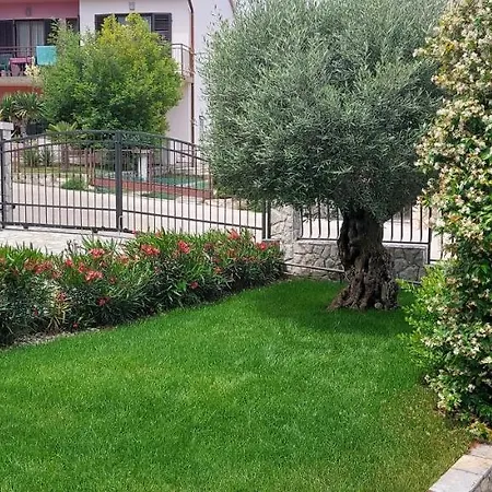 Apartmani Tomislav Krk Town Exteriér fotografie